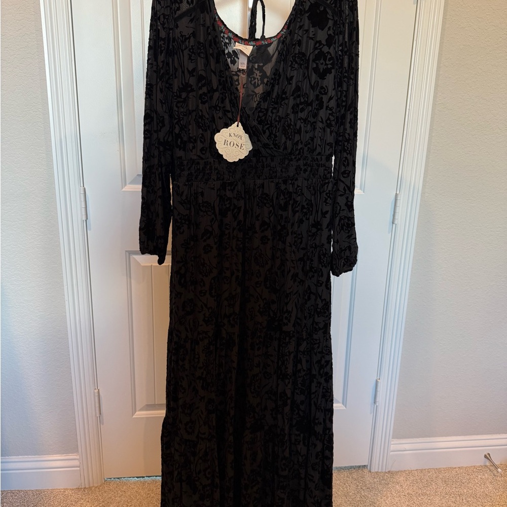 NWT Knox Rose Black Long Sleeve Dress